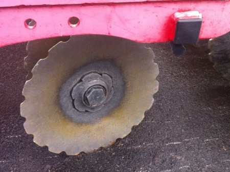 Ett revolutionerande snabbfäste under utprovning enklare än så här blir det inte att byta tallrikar. Mer info inom kort 